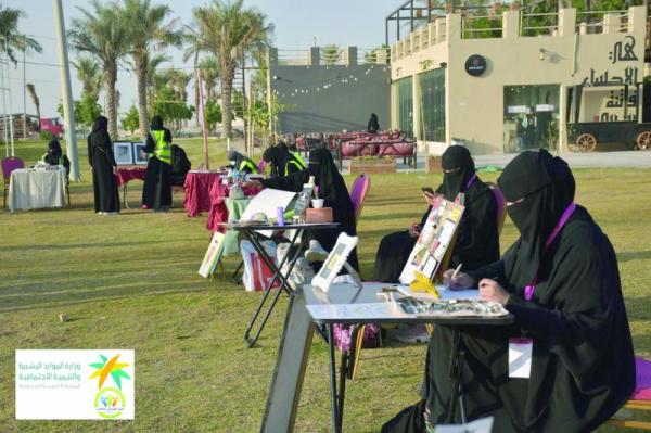 60 تشكيليا ينثرون الإبداع في «همسات» جواثا السياحية