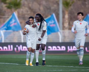 الأمواج الزرقاءتبهر العينالفتح يوقفزحف النصر