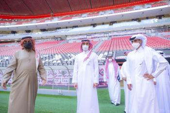 الفيصل يزور اللجنة الأولمبية القطرية واستاد 