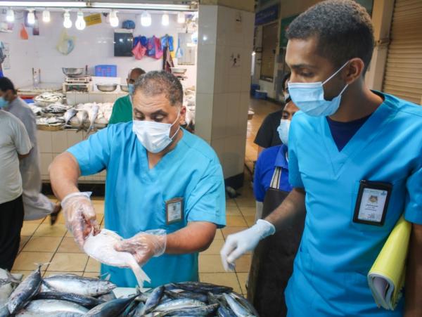 منع البيع الجائل والتجمعات بأسواق وسط الدمام