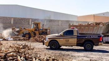 ضبط 120 طناً حطب محلي معروض للبيع في الرياض
