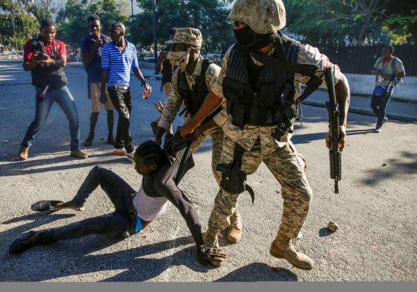 ديمقراطية هاييتي الهشة في مهب الريح