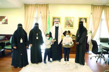 «أيادي بيضاء» يوزع الحقائب الشتوية بمبادرة «دفيني»