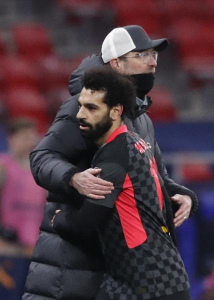 ليفربول يقترب من دور الثمانية بثنائية لايبزج
