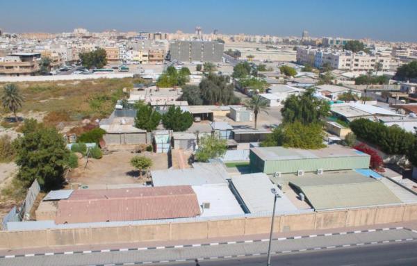تمهيدًا لإزالتها .. إنذار مستودعات تستخدم مساكن للعمالة بالدمام