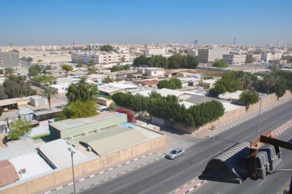 تمهيدًا لإزالتها .. إنذار مستودعات تستخدم مساكن للعمالة بالدمام