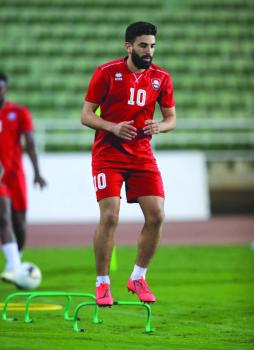 الشباب والفتح .. صدارة وهروب