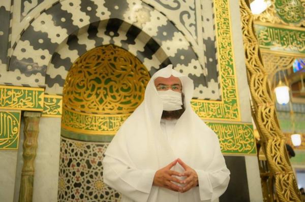 السديس ينوه بحرص قاصدي المسجد النبوي على الإحترازات