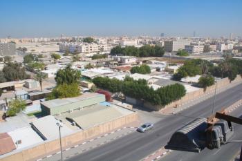 تمهيدا لإزالتها.. إنذار مستودعات مخالفة وسط الدمام