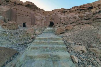 سحر الطبيعة يعانق التاريخ على جبال وشواطئ تبوك