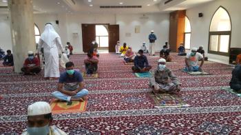 10 إصابات بين المصلين تغلق 8 مساجد