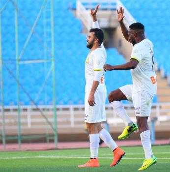 الاتحاد يقلب الطاولة على التعاون
