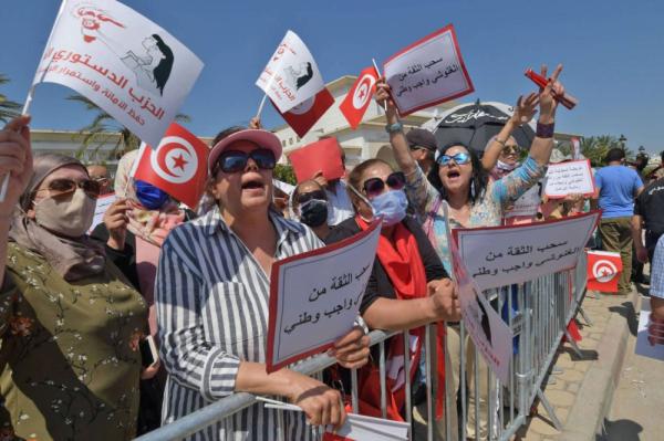 نواب تونسيون يتعهدون بسحب الثقة من الغنوشي