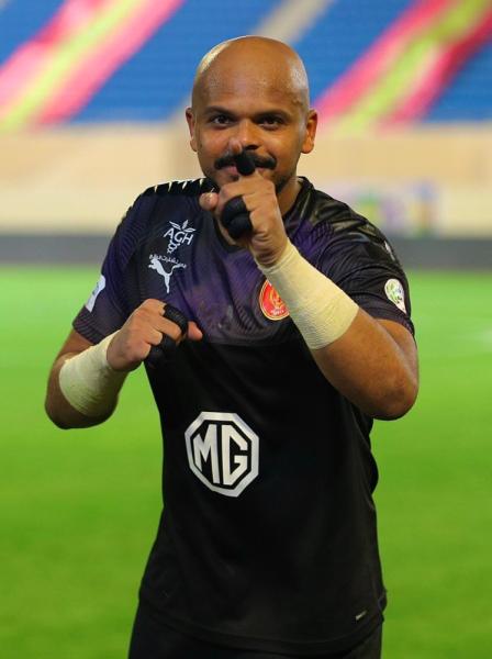 زخات المطر..تزف قادسية الخبر.!