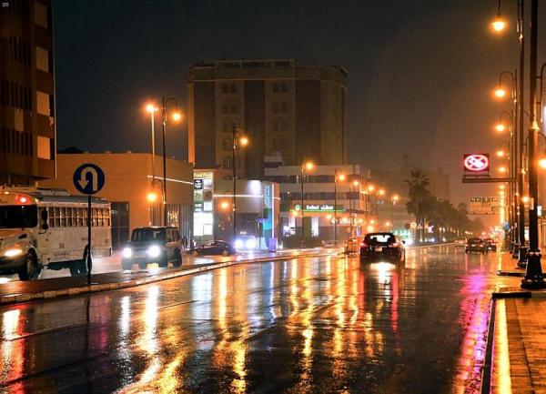 بالصور.. أمطار متوسطة على «الشرقية»