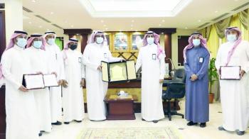 «العتيبي» يكرم متوسطة الأمير سعود بن جلوي