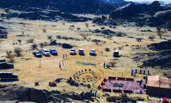 «جبل القمر».. وجهة هواة مغامرات التخييم والتسلق