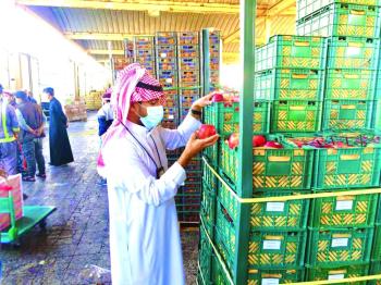 ضبط طني تفاح فاسد بالدمام