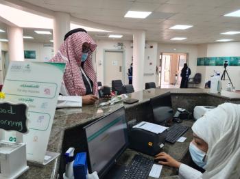 100 مستفيد يوميا بـ «لقاحات رأس تنورة»
