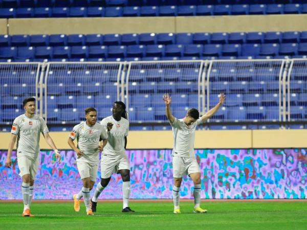 الهلال يكتسح الفتح بخماسية