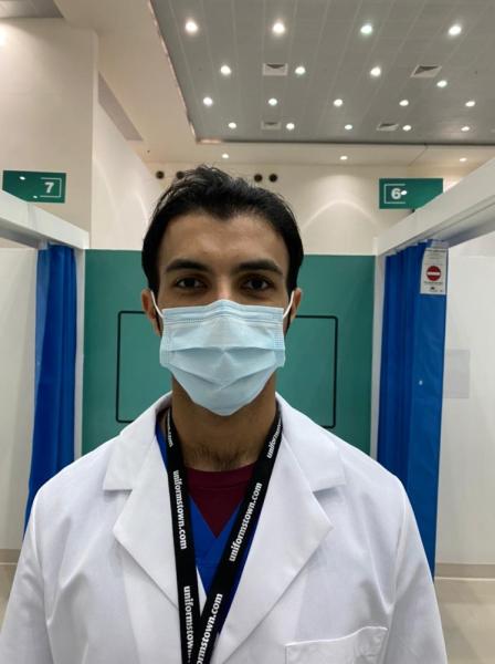 حاقنو «لقاح كورونا».. محاربون في خدمة الوطن