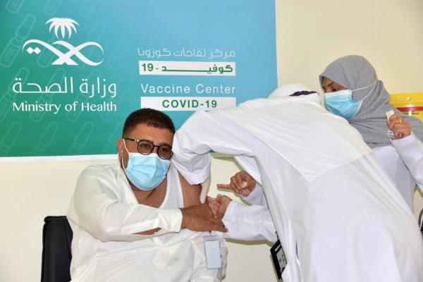 القطيف استقبال الراغبين في تلقي لقاح كورونا بمستشفى الأمير محمد بن فهد