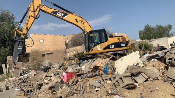 إزالة 9 مبانٍ آيلة للسقوط في الجبيل