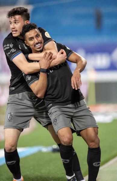الهلال يفلت من الرائد ويضيق الخناق على الشباب