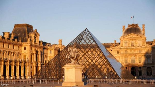 «اللوفر» يسترد درعا مسروقة منذ 38 عاما