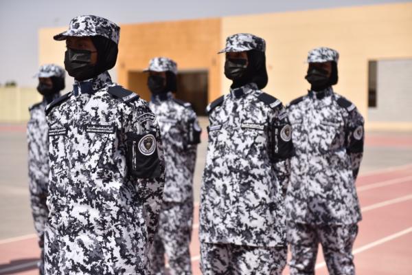 بالصور .. مهام متعددة للكادر النسائي في الداخلية