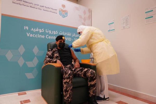 «الداخلية» تواصل تقديم اللقاحات عبر 14 مركزًا