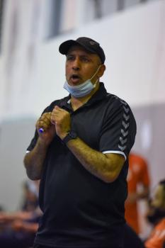 ننتظر التغييرات الجذرية من اتحاد اليد الجديدفي الخليج لا بد من العمل.. والعودة للألقاب قريبةمضر لا يقبل إلا بالذهب في النهائياتالنهائي ليس ضعيفا.. وجمهور مضر حضر بقلبهرغم غياب العباس وأبو الرحى قلنا كلمتنا