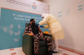 «الداخلية» تواصل تقديم اللقاحات عبر 14 مركزًا