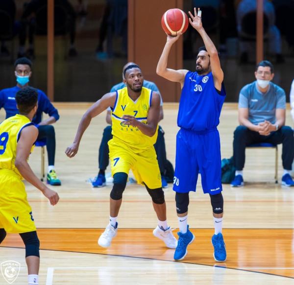 الهلال يكسب النصر في ديربي السلة