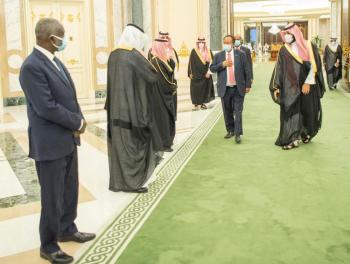 عاجل : ولي العهد يستعرض العلاقات الثنائية مع رئيس وزراء السودان