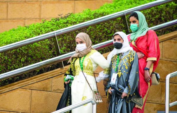 «الأزياء التراثية».. رمز الهوية الوطنية في الفعاليات العالمية