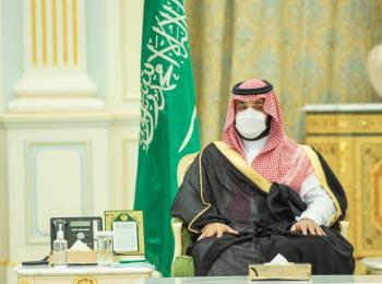 ولي العهد يبحث تطورات المنطقة والعلاقات الثنائية مع رئيس وزراء ماليزيا