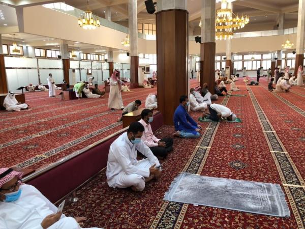 إغلاق 9 مساجد مؤقتاً بـ 5 مناطق