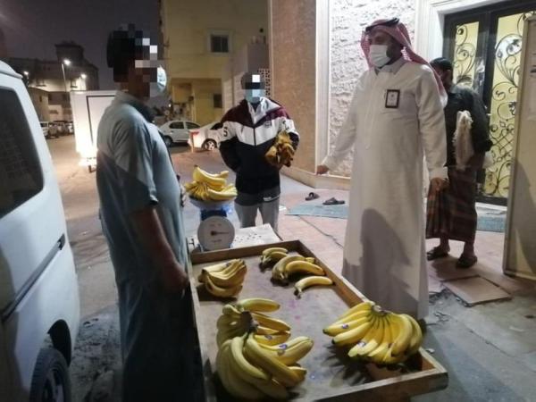 ضبط كميات خضار وفاكهة مخالفة بالدمام