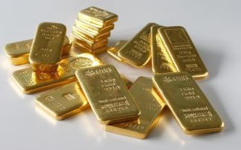 الذهب يبلغ أعلى مستوياته في أسبوع مع تراجع الدولار