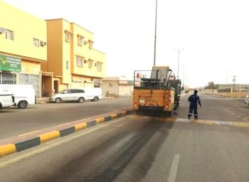 بالصور .. تكثيف أعمال النظافة العامة بعد انتهاء «غبار الشرقية»