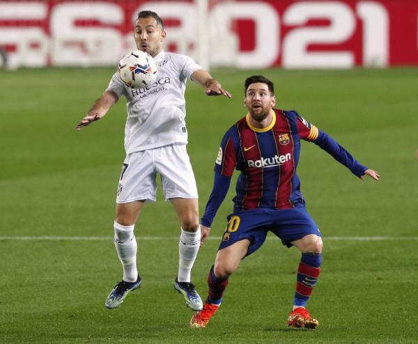 ميسي يعادل رقم تشافي القياسي مع برشلونة