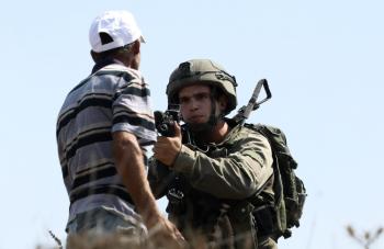 الاحتلال يعتقل 7 فلسطينيين من الخليل