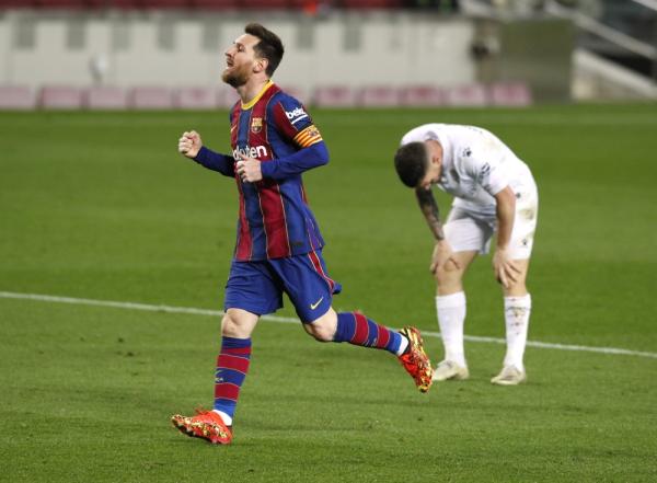 ميسي يقود برشلونة لاكتساح هويسكا