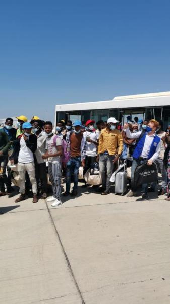 «التحالف» ينقل 160 مهاجرا أفريقيا جوا من اليمن 