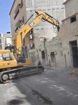 إزالة مبان آيلة للسقوط بالخبر.. وتجميل الأرصفة والشوارع