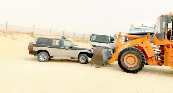 ضبط معدات نهل رمال بالدمام