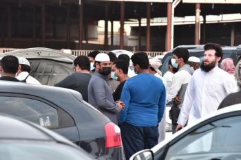 «معارض السيارات» بالدمام.. عشوائية وعمالة مخالفة