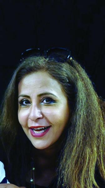«حاضنة الأزياء».. تعيد إنتاج الموروث بأفكار عصرية
