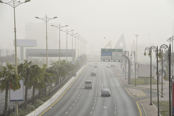 أتربة الشرقية مستمرة حتى الواحدة صباحًا